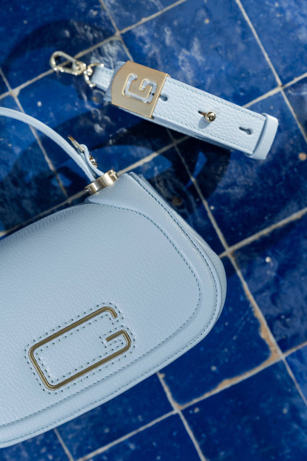 Borsa azzura dalla collezione Gironacci Primavera Estate 2025