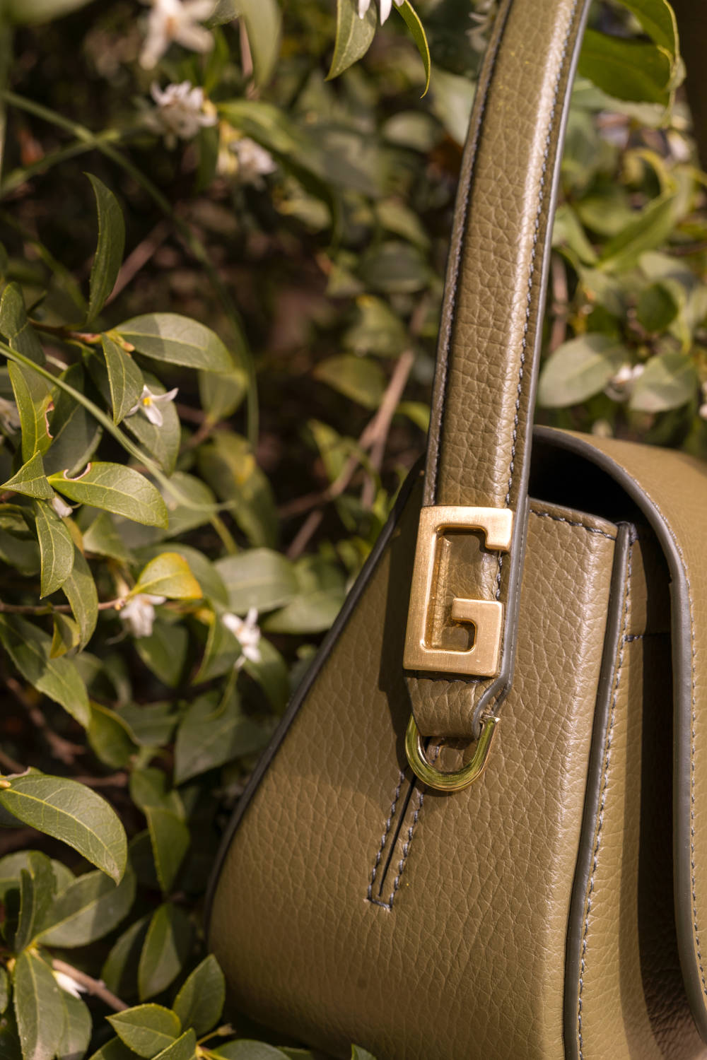 Borsa azzura dalla collezione Gironacci Primavera Estate 2025